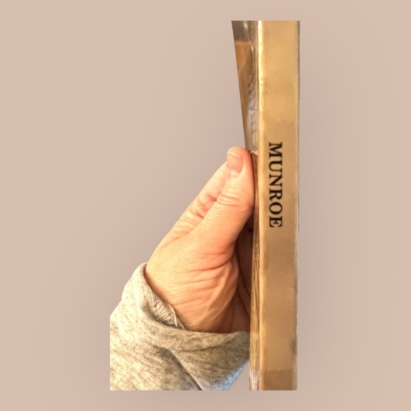 Olympus Heights - Graphic Novel - Picture 5 of 7